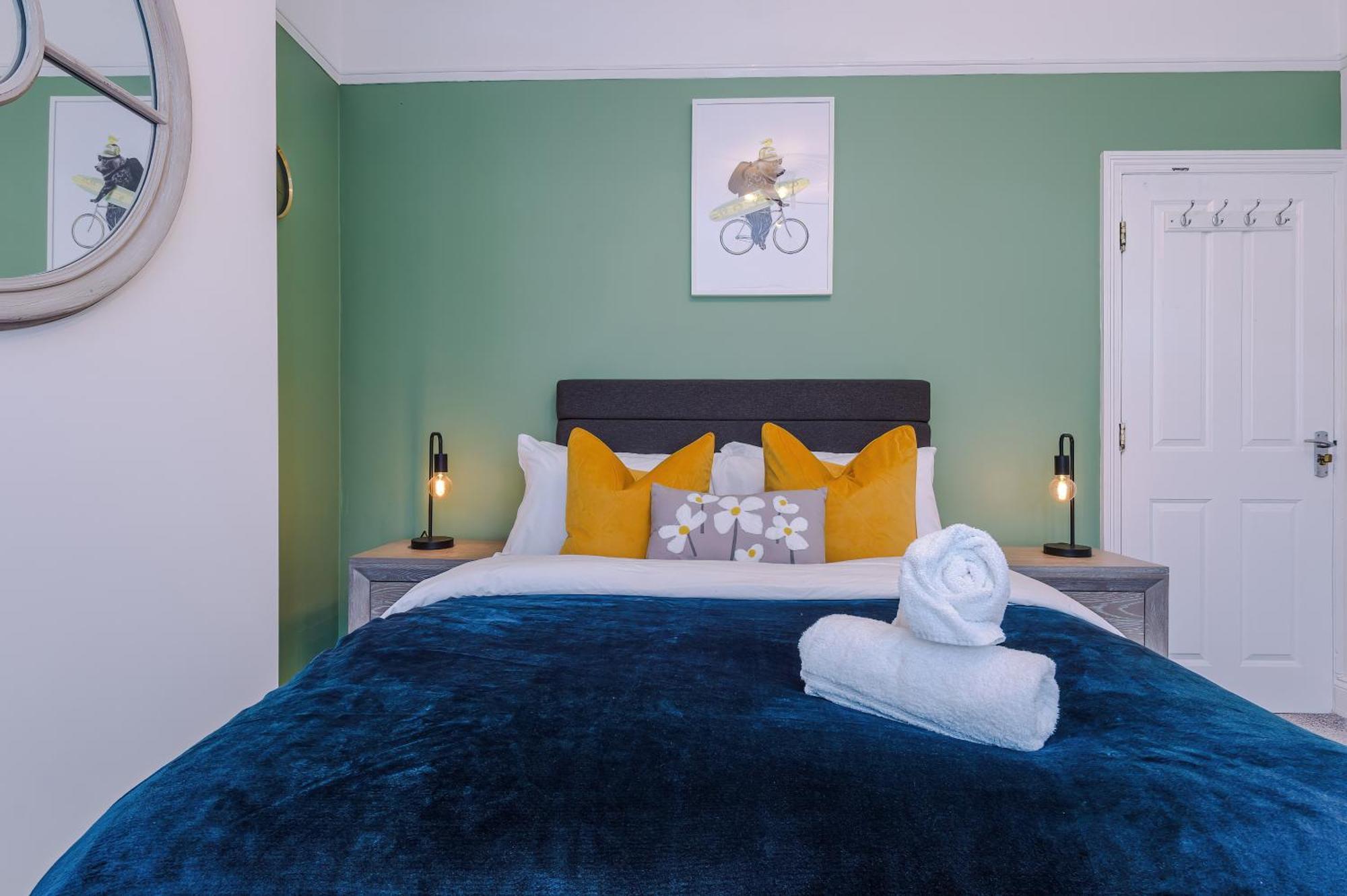 Incredible - Five Bedroom - 7 Actual Beds - 6 Bathroom House By Purestay - Central Bath With Parking Buitenkant foto