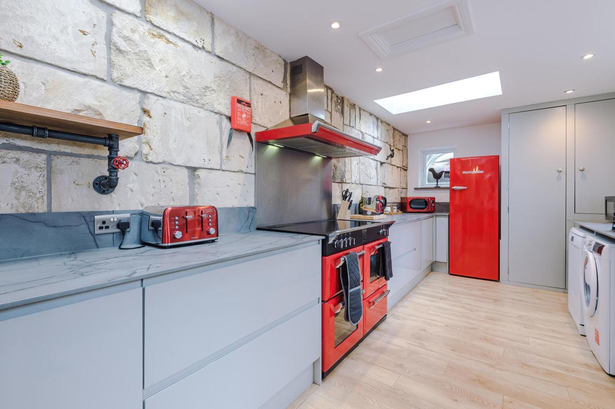 Incredible - Five Bedroom - 7 Actual Beds - 6 Bathroom House By Purestay - Central Bath With Parking Buitenkant foto