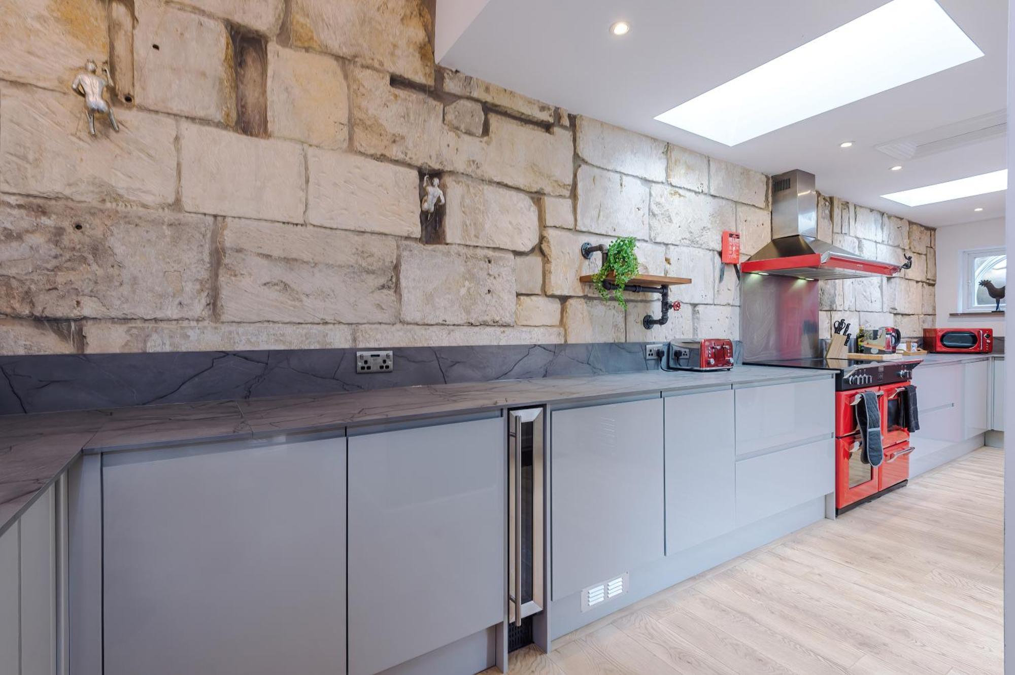 Incredible - Five Bedroom - 7 Actual Beds - 6 Bathroom House By Purestay - Central Bath With Parking Buitenkant foto