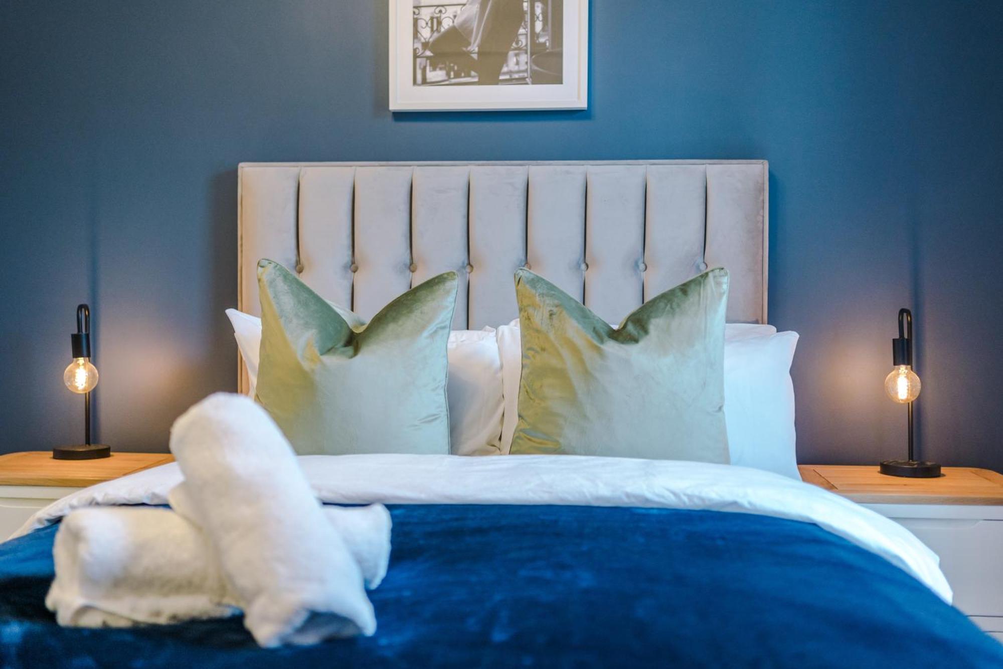 Incredible - Five Bedroom - 7 Actual Beds - 6 Bathroom House By Purestay - Central Bath With Parking Buitenkant foto