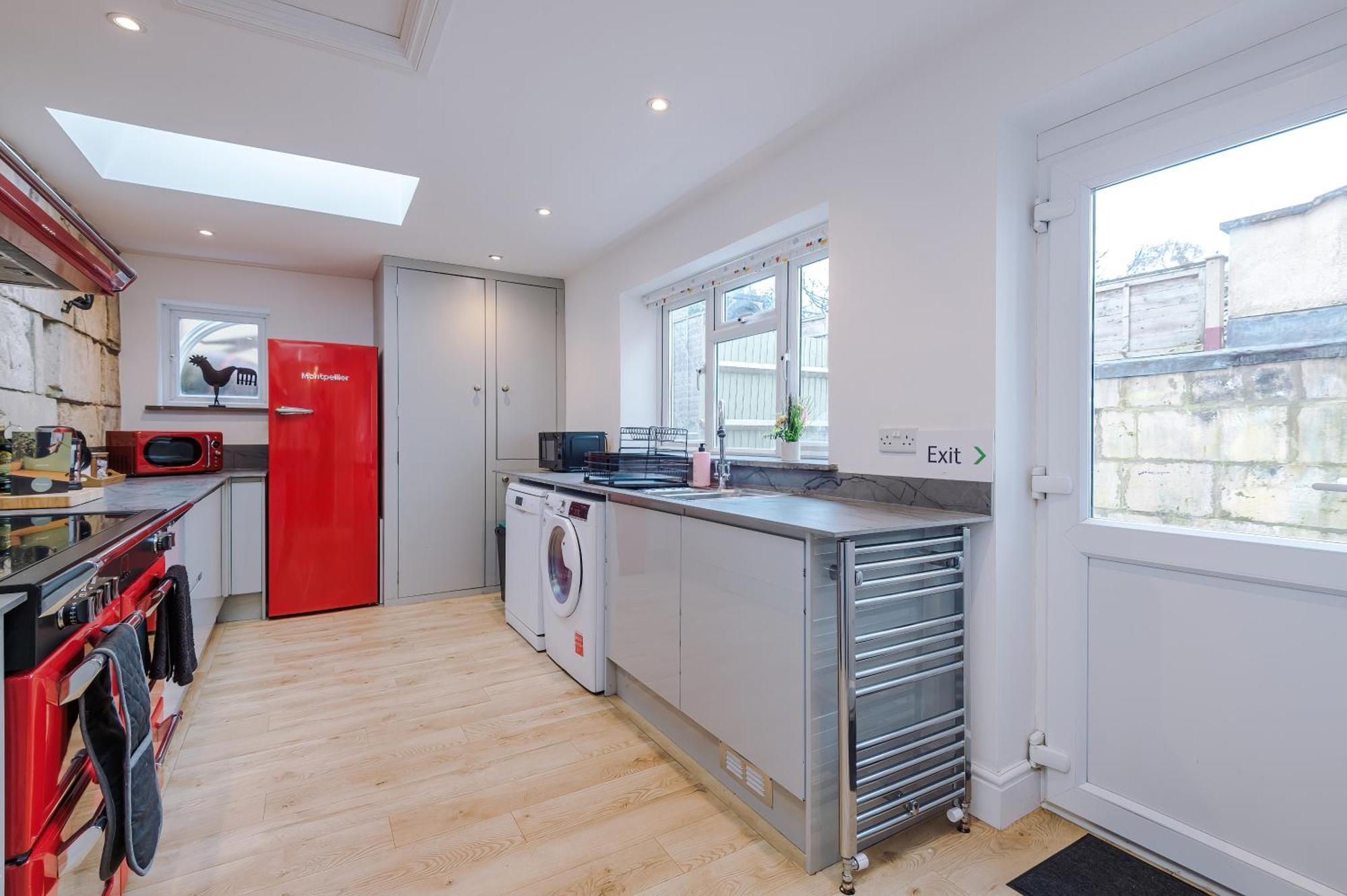 Incredible - Five Bedroom - 7 Actual Beds - 6 Bathroom House By Purestay - Central Bath With Parking Buitenkant foto