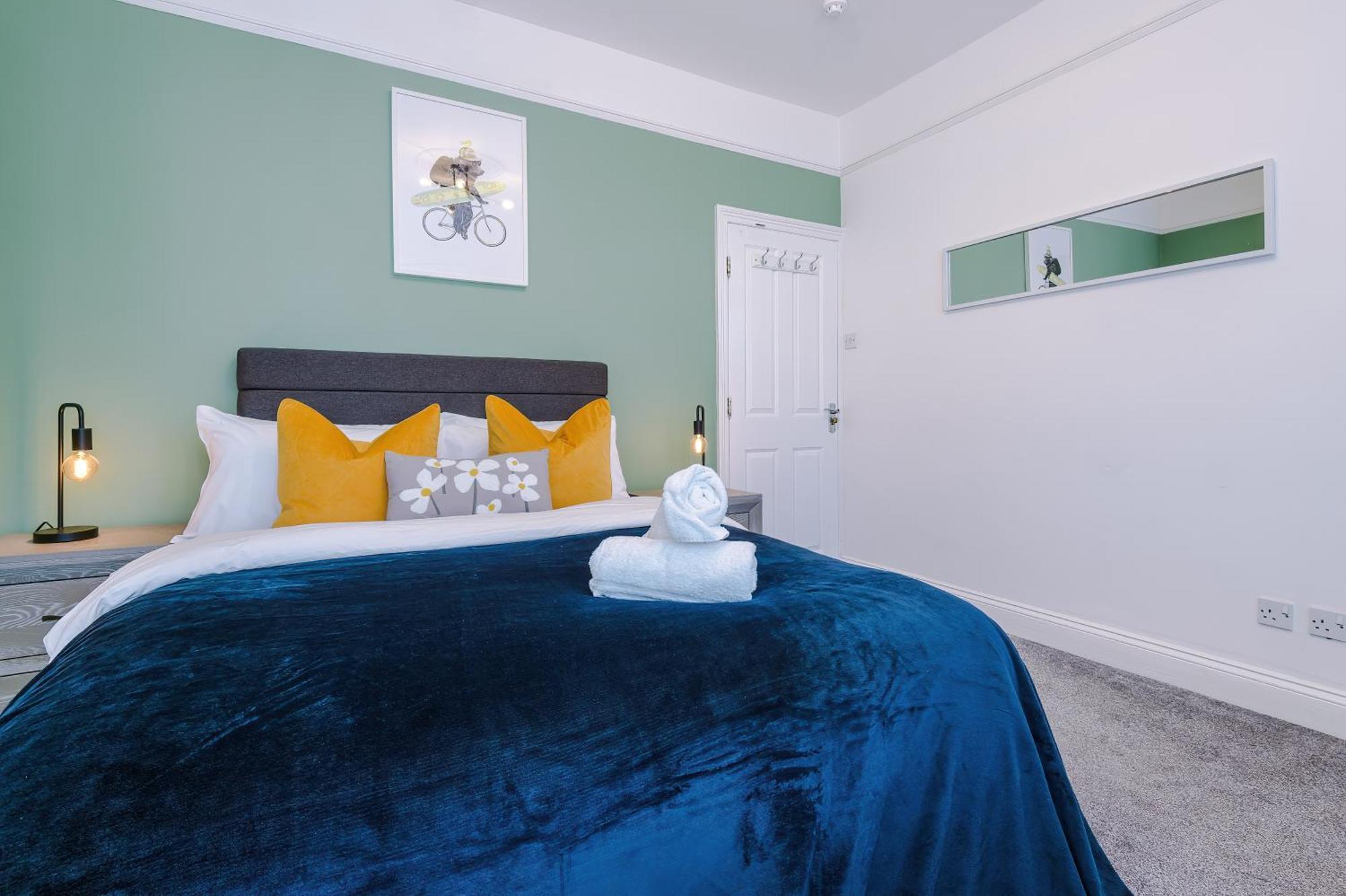 Incredible - Five Bedroom - 7 Actual Beds - 6 Bathroom House By Purestay - Central Bath With Parking Buitenkant foto