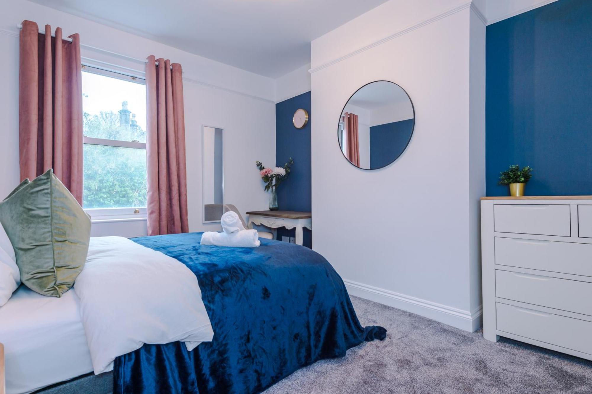Incredible - Five Bedroom - 7 Actual Beds - 6 Bathroom House By Purestay - Central Bath With Parking Buitenkant foto