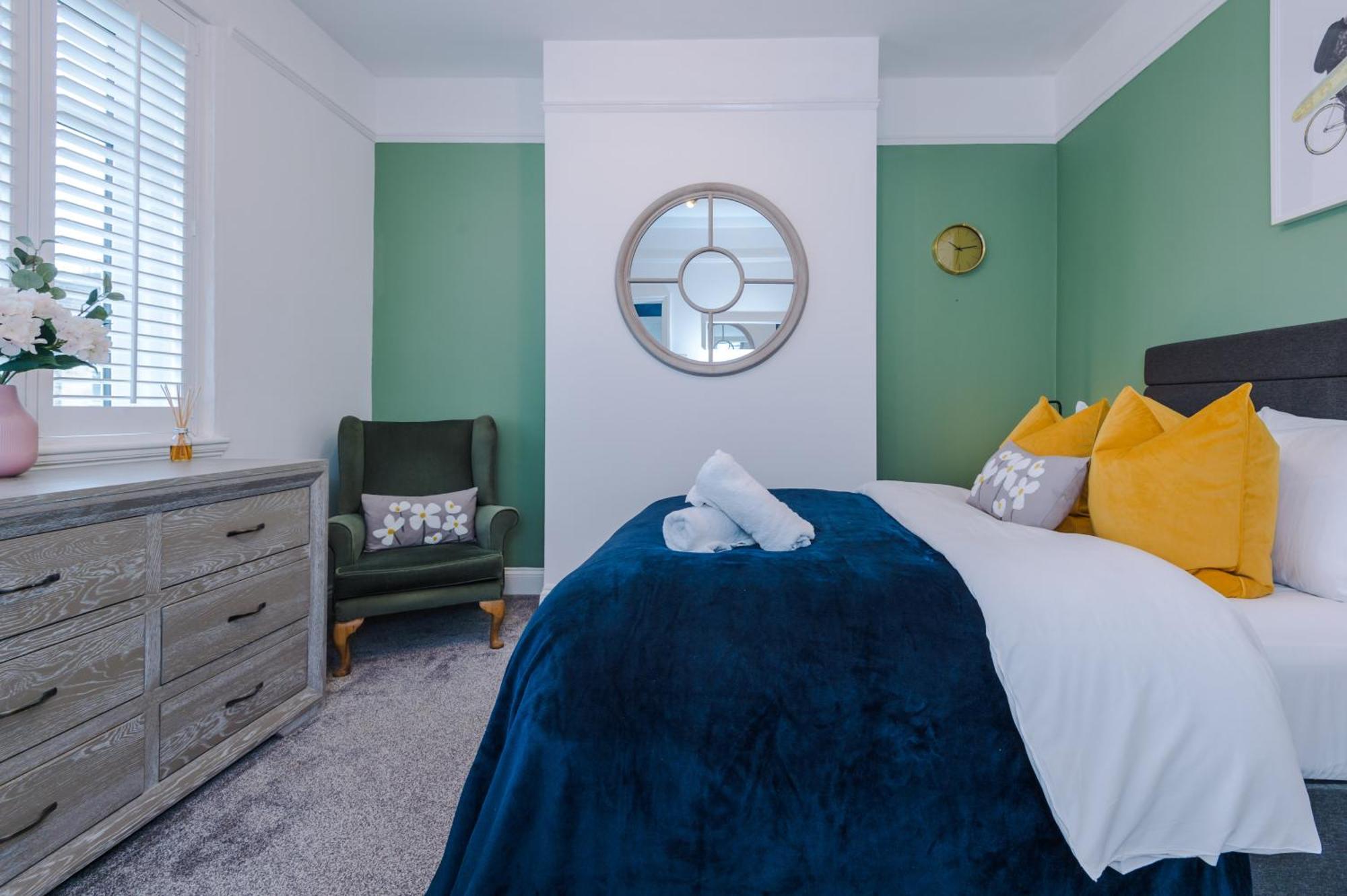 Incredible - Five Bedroom - 7 Actual Beds - 6 Bathroom House By Purestay - Central Bath With Parking Buitenkant foto
