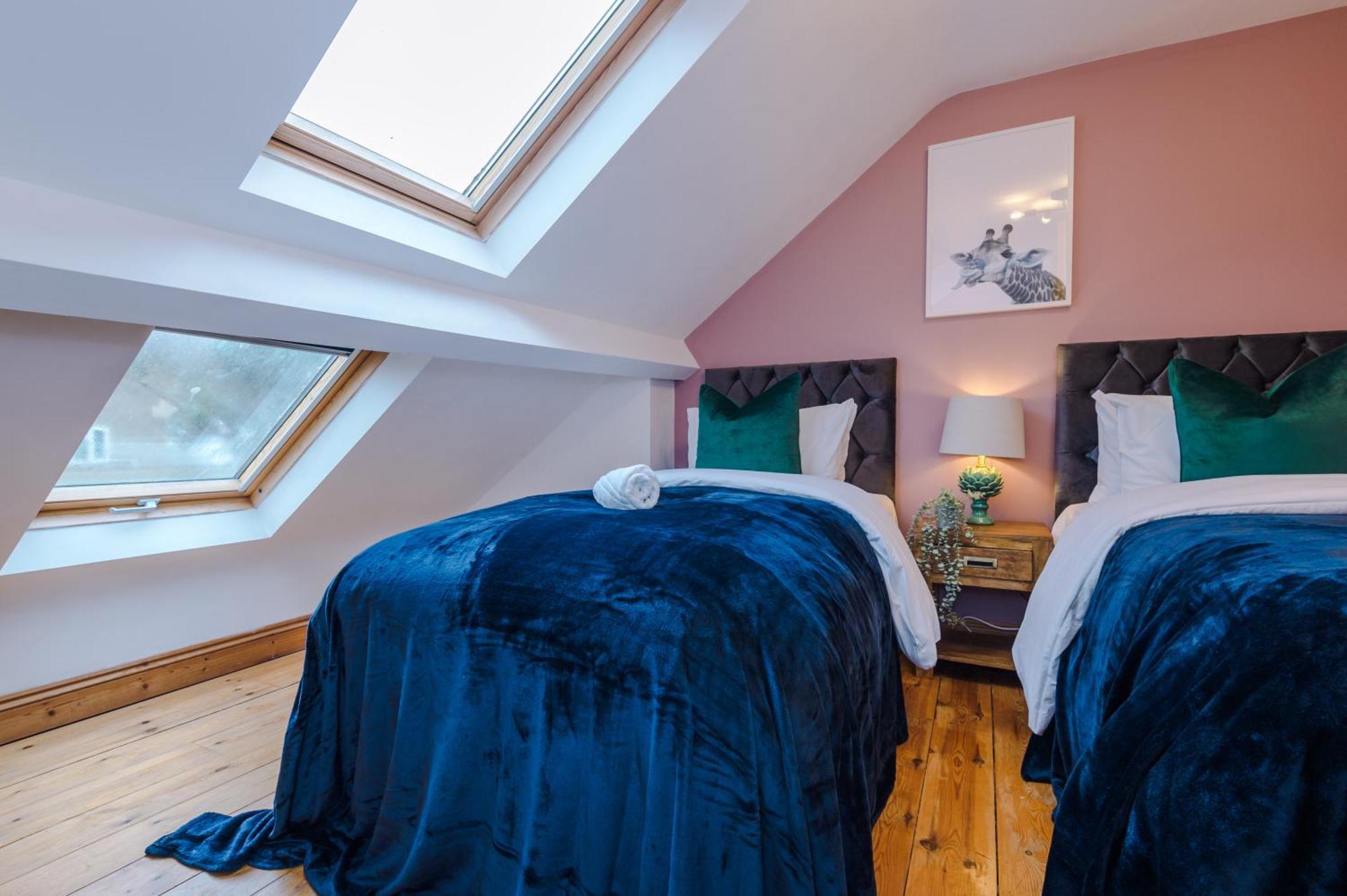 Incredible - Five Bedroom - 7 Actual Beds - 6 Bathroom House By Purestay - Central Bath With Parking Buitenkant foto