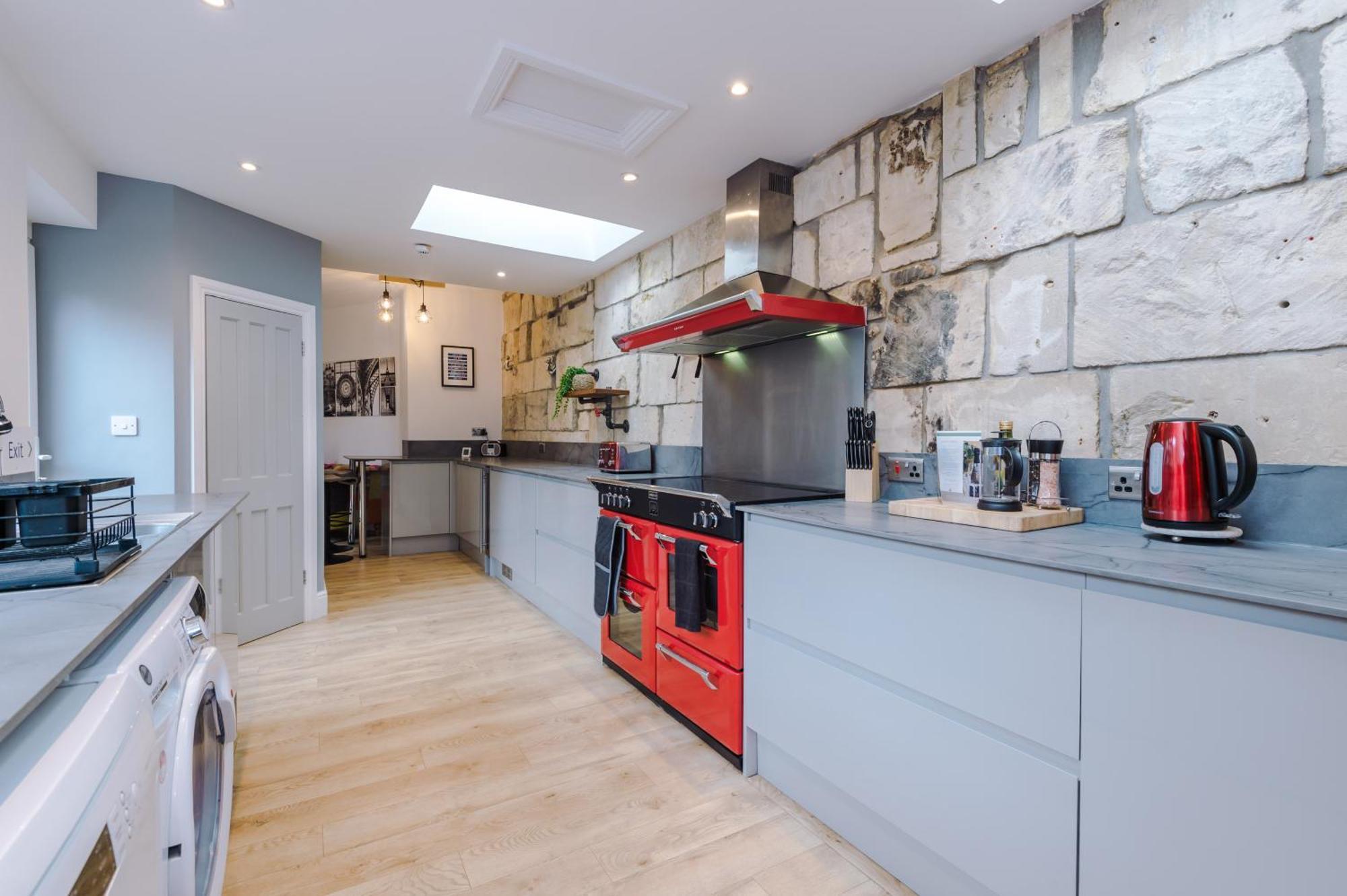 Incredible - Five Bedroom - 7 Actual Beds - 6 Bathroom House By Purestay - Central Bath With Parking Buitenkant foto
