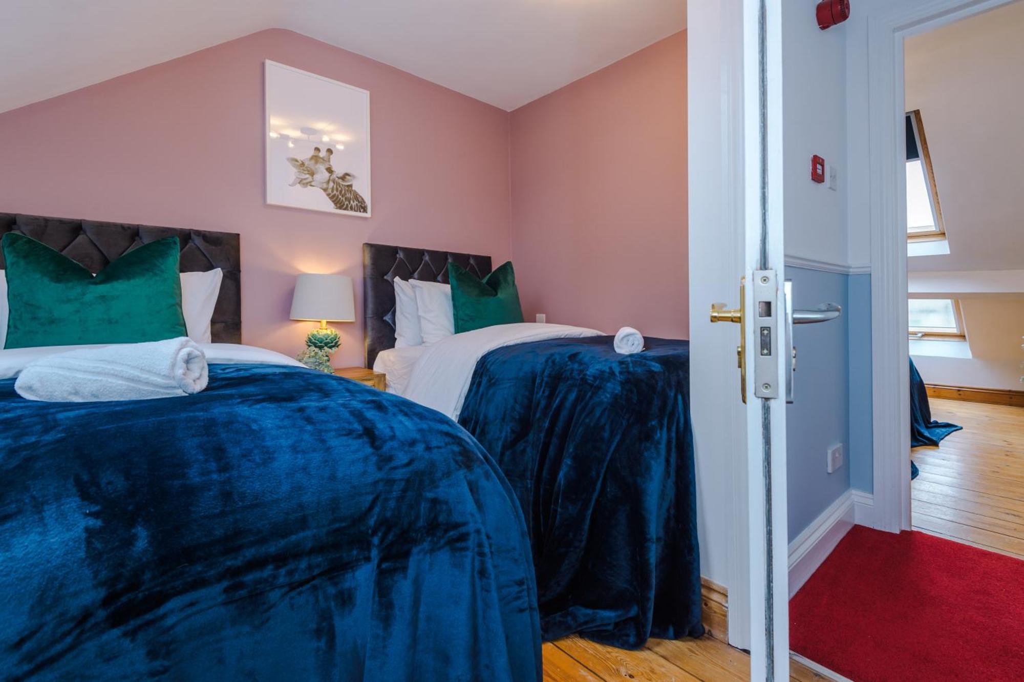Incredible - Five Bedroom - 7 Actual Beds - 6 Bathroom House By Purestay - Central Bath With Parking Buitenkant foto