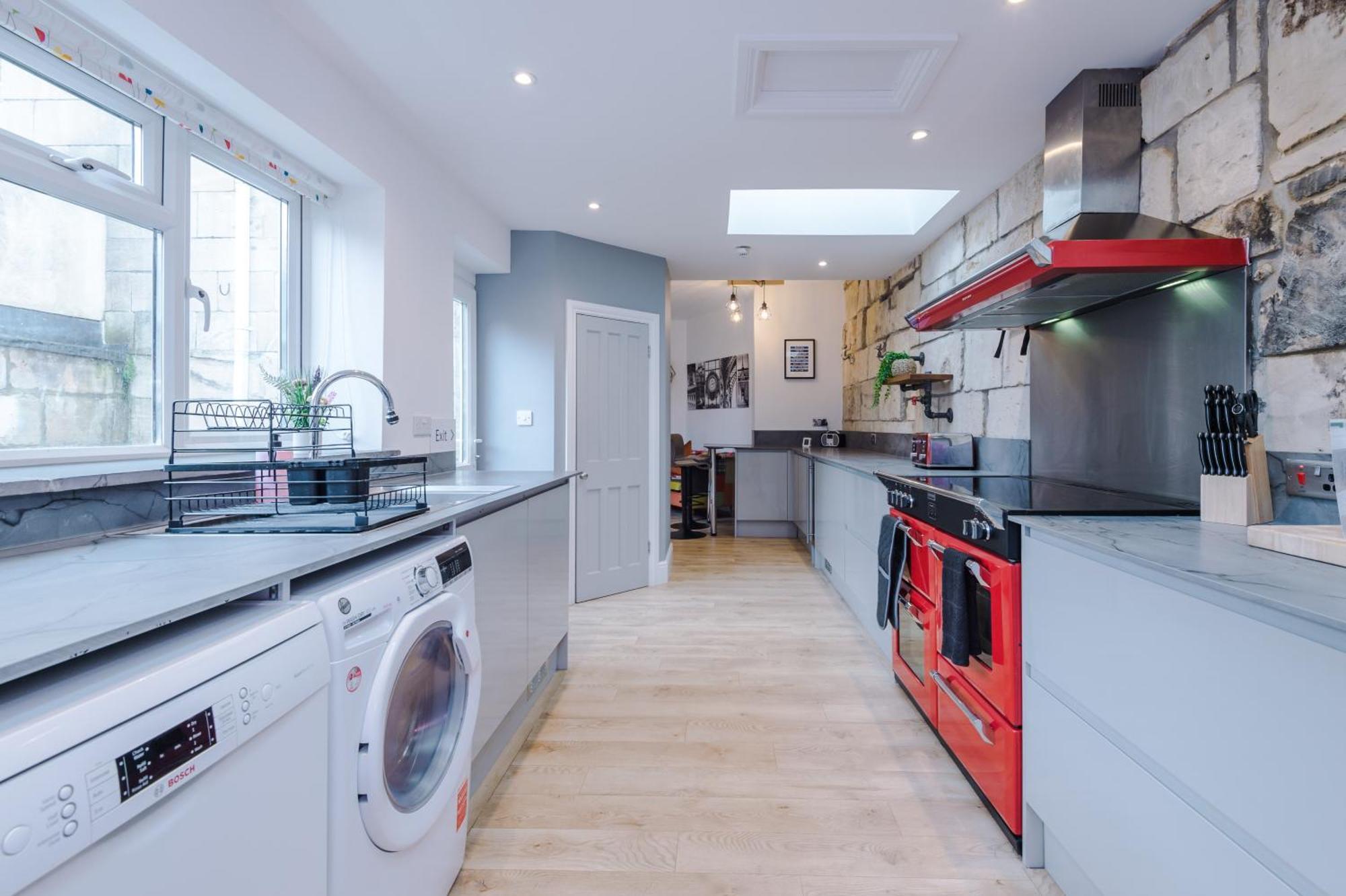 Incredible - Five Bedroom - 7 Actual Beds - 6 Bathroom House By Purestay - Central Bath With Parking Buitenkant foto