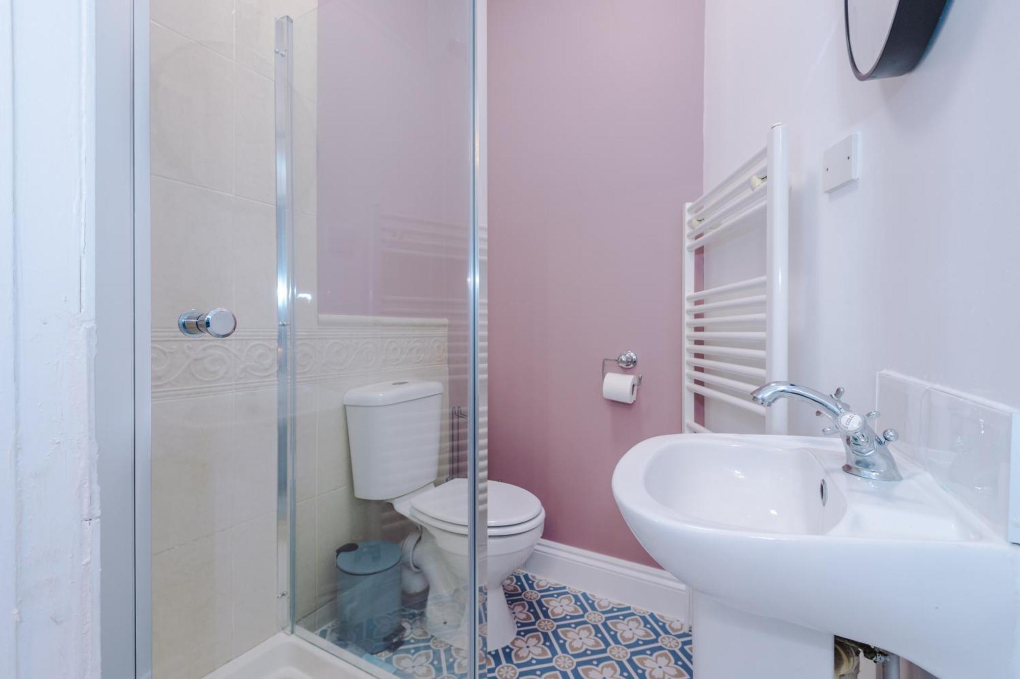 Incredible - Five Bedroom - 7 Actual Beds - 6 Bathroom House By Purestay - Central Bath With Parking Buitenkant foto